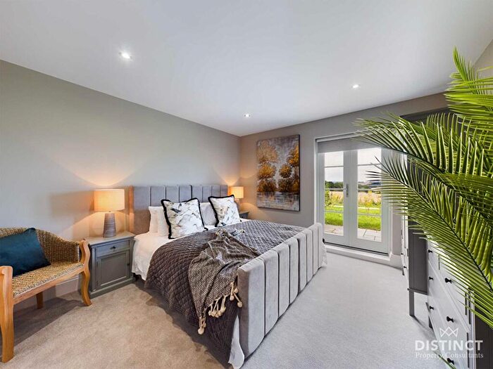 2 Bedroom Apartment For Sale In Flat Riverview, Windrush Heights, Burford, OX18