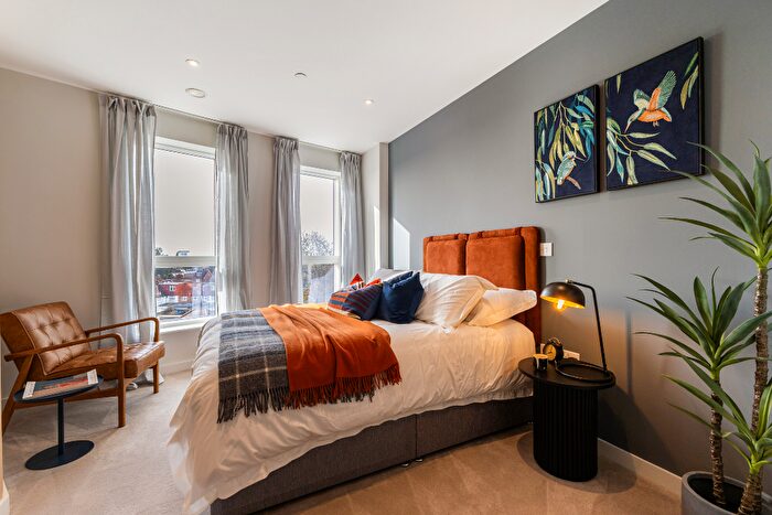 2 Bedroom Flat For Sale In Bell Road, Hounslow, TW3