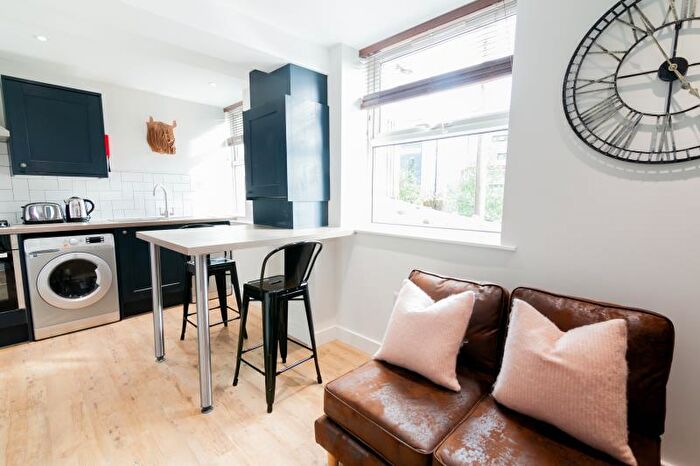 2 Bedroom Flat To Rent In Bankfield Road, Huddersfield, HD1