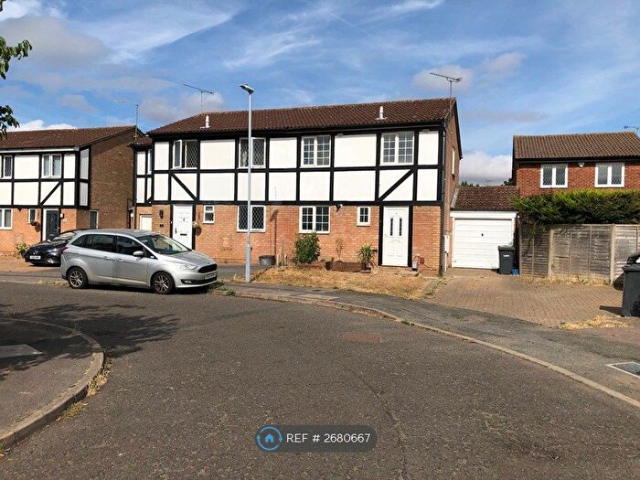 3 Bedroom Semi-Detached House To Rent In Beanley Close, Luton, LU2