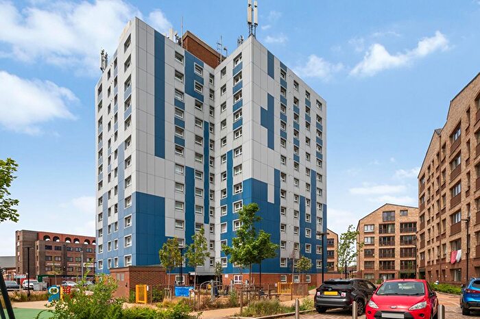 2 Bedroom Flat For Sale In Green Lane, Hounslow, TW4