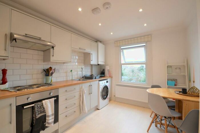 1 Bedroom Apartment To Rent In Elmgrove Road, Weybridge, KT13