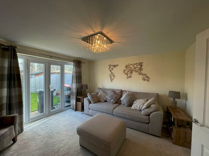 3 Bedroom Semi-Detached House To Rent In Fairlands Grove, Auckley, DN9