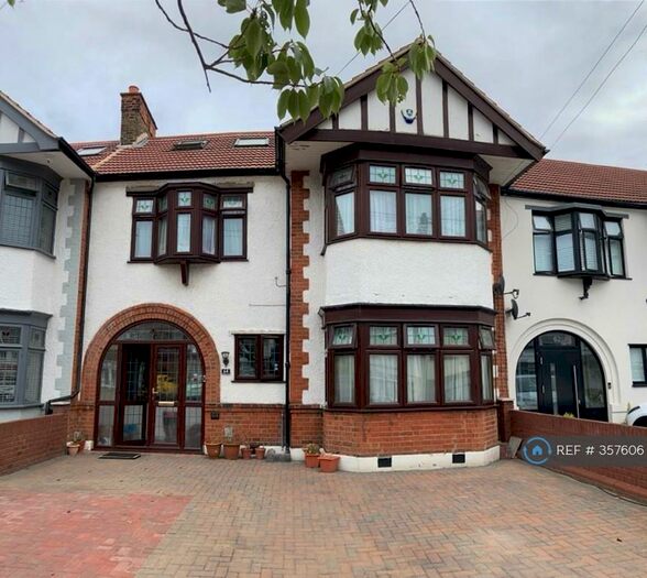 4 Bedroom Terraced House To Rent In Middleton Gardens, Ilford, IG2