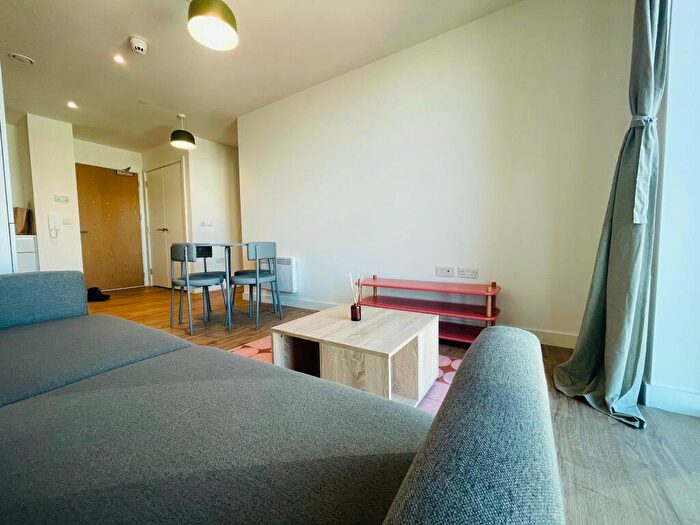 1 Bedroom Apartment To Rent In South Central, Essex Street, B5