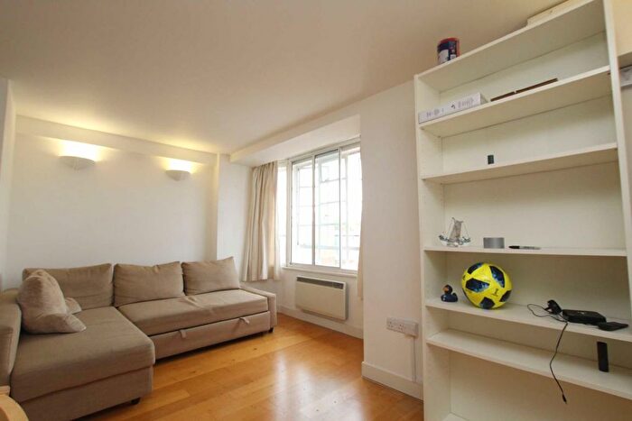1 Bedroom Flat To Rent In Red Lion Street, Richmond, TW9