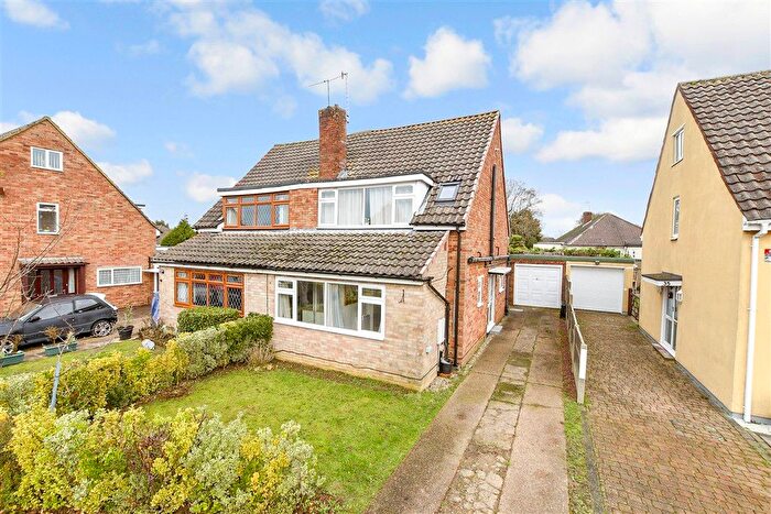 4 Bedroom Semi Detached House For Sale In Emlyn Road, Horley, Surrey, RH6