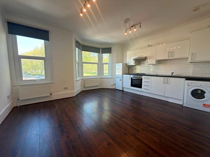 2 Bedroom Flat To Rent In Frobisher Road, Harringay Ladder, N8