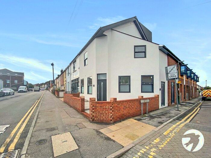 1 Bedroom Flat To Rent In Station Road, Rainham, Gillingham, Kent, ME8