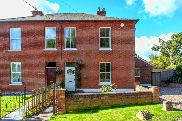 3 Bedroom Semi-Detached House For Sale In Lutmans Haven, Knowl Hill, Reading, RG10