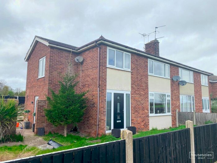 4 Bedroom Semi-Detached House For Sale In Cavell Close Woodbeck, Retford, DN22