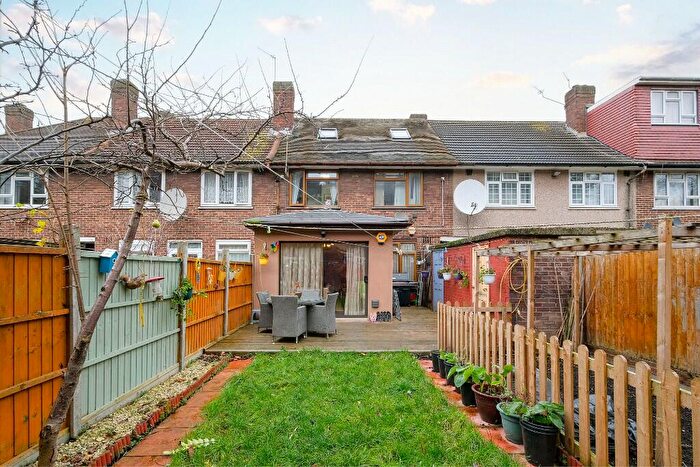 3 Bedroom Terraced House For Sale In Appleby Road, London, E16