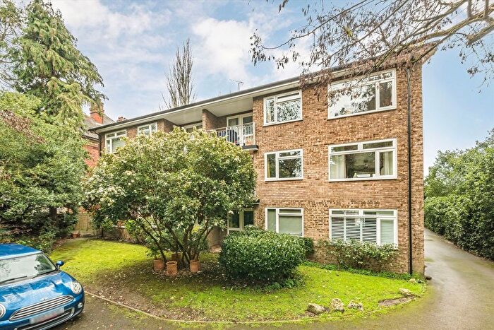 1 Bedroom Flat For Sale In Upper Brighton Road, Surbiton, KT6