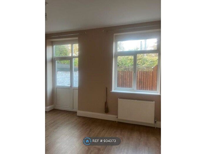 3 Bedroom Terraced House To Rent In Platinum Mews, London, N15