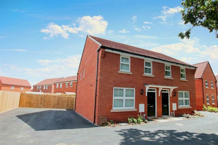 3 Bedroom Semi-Detached House To Rent In Tanners Brook Close, Curbridge, SO30