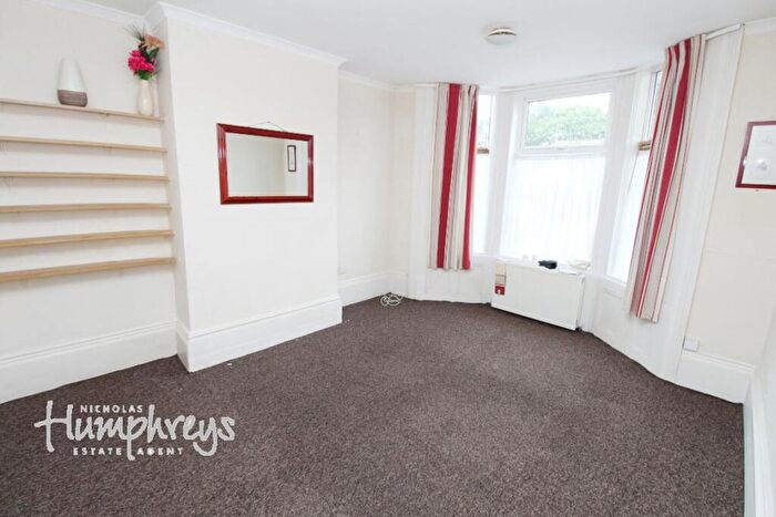 2 Bedroom Flat To Rent In Poplar Avenue, B17