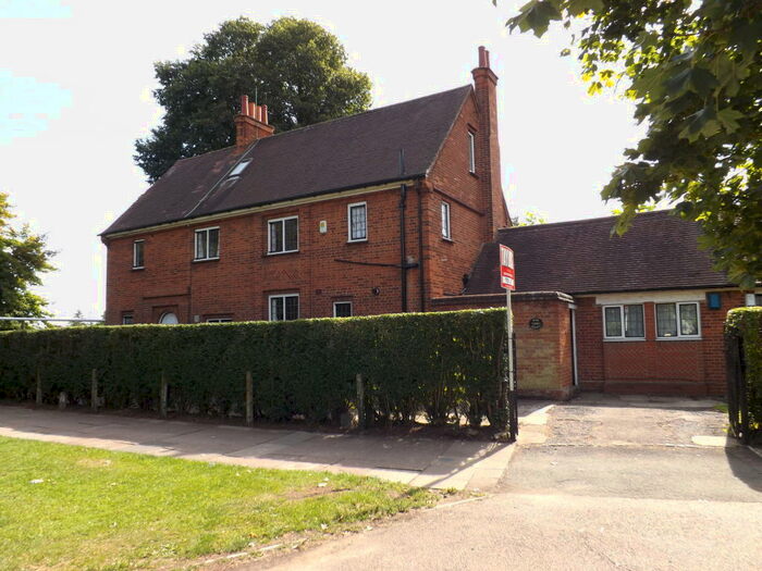 5 Bedroom House To Rent In Park Avenue, MK40