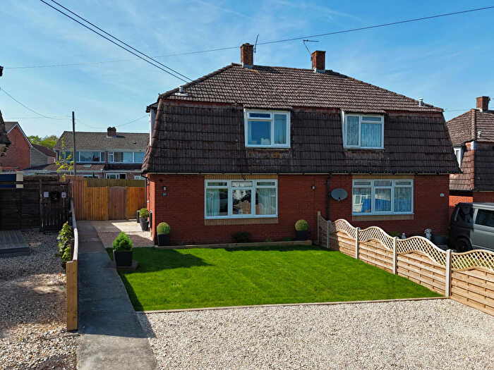 3 Bedroom Semi-Detached House For Sale In Kingston Close, Street, BA16