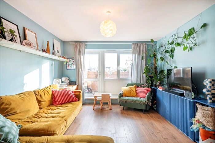 3 Bedroom Flat For Sale In Mabley Street, Homerton, E9