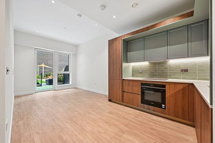 2 Bedroom Flat To Rent In Woodall Way, Lambeth, London, SE11