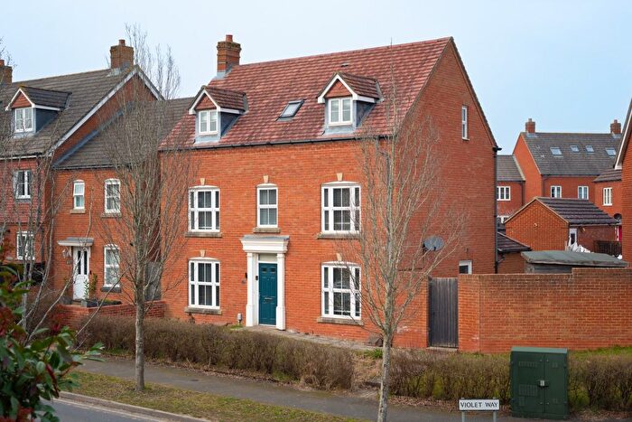 5 Bedroom Detached House For Sale In Violet Way, Kingsnorth, TN23