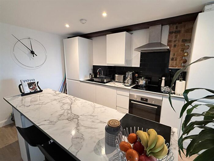 2 Bedroom Apartment For Sale In Wetmore Road, Burton-On-Trent, DE14