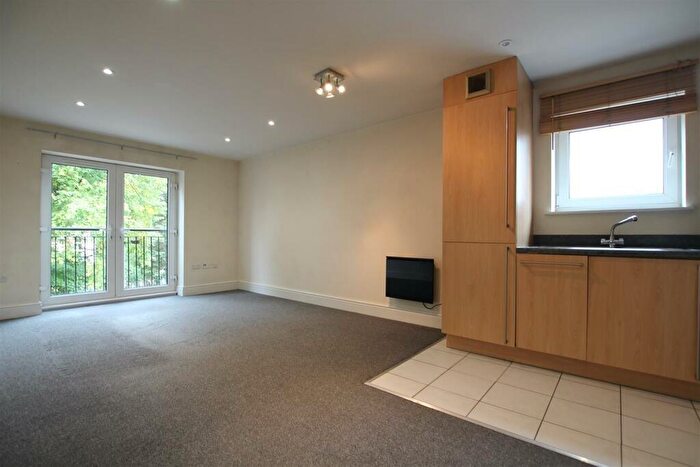 2 Bedroom Flat To Rent In Woodthorpe Drive, Woodthorpe, Nottingham, Nottinghamshire, NG5