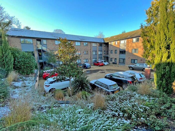 2 Bedroom Flat To Rent In Lincoln House, Brookfield Road, Wooburn Green, Buckinghamshire, HP10