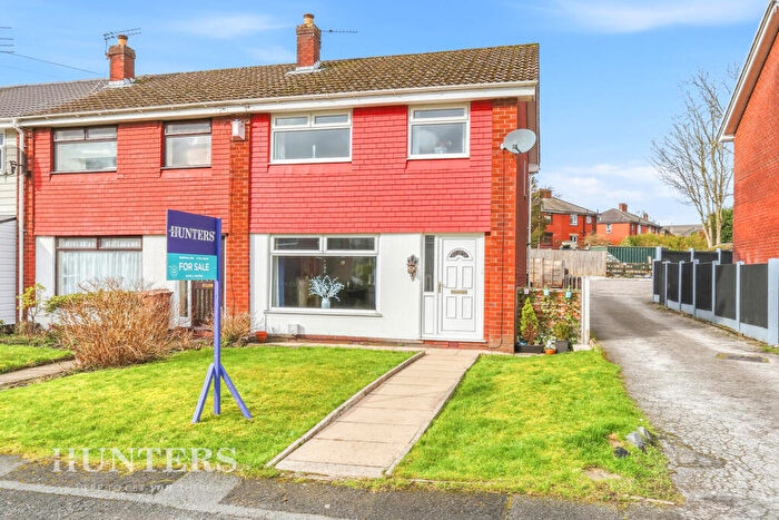 3 Bedroom Town House For Sale In Waterhouse Close, Wardle, OL12