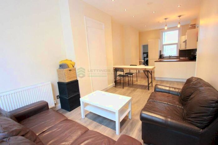 4 Bedroom Flat To Rent In Cleveland Street, London, W1T
