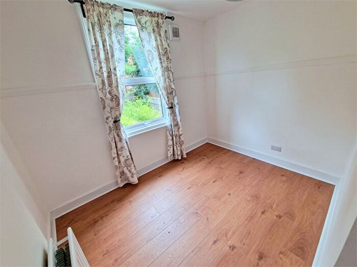 2 Bedroom Flat To Rent In Brownhill Road, Catford, London, SE6