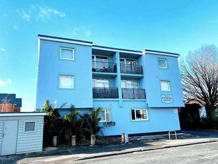 2 Bedroom Flat To Rent In Junction Road, Southampton, Hampshire, SO40