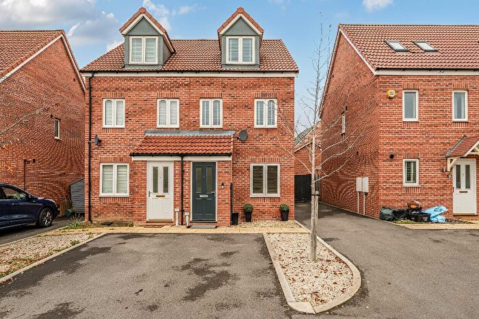 3 Bedroom Semi Detached House For Sale In Bushton Close, Badbury Park, Swindon, SN3