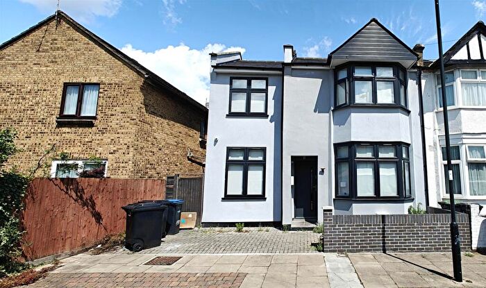 Studio To Rent In Lichfield Road, Edmonton, N9