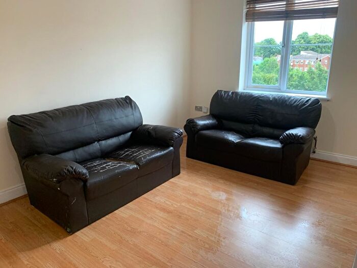 3 Bedroom Flat To Rent In Mill Gardens, - Mill Street, Luton, LU1