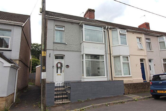 3 Bedroom End Of Terrace House For Sale In Windsor Avenue, Newbridge, Newport, NP11