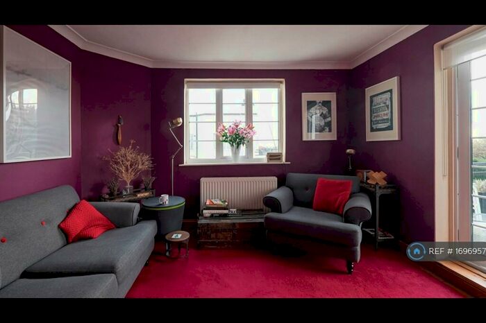 2 Bedroom Flat To Rent In London Road, Leigh-On-Sea, SS9