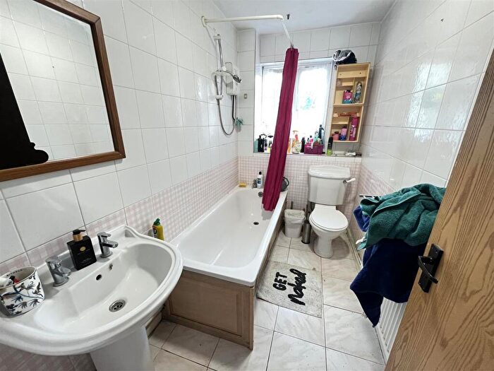1 Bedroom Maisonette To Rent In Shackleton Way, Woodley, Reading, RG5