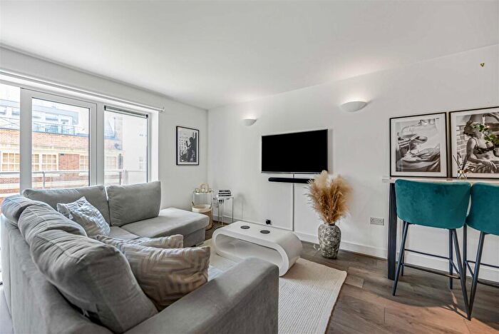1 Bedroom Flat For Sale In Lurline Gardens, Battersea, London, SW11