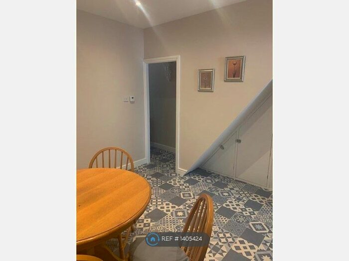 3 Bedroom Terraced House To Rent In Cobden Road, Chatham, ME4