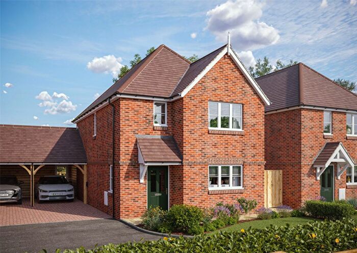 3 Bedroom Link Detached House For Sale In Mayflower Grove, Bramley, RG26