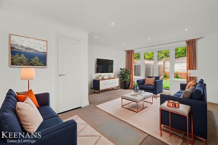 3 Bedroom Semi-Detached House For Sale In Lawndale Drive, Ellenbrook, Worsley, Manchester, M28