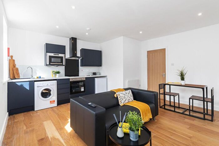 2 Bedroom House To Rent In Spring Grove Walk, Leeds, LS6