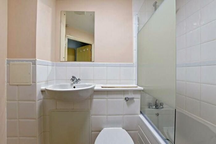 1 Bedroom Flat To Rent In Cline Road, London, N11