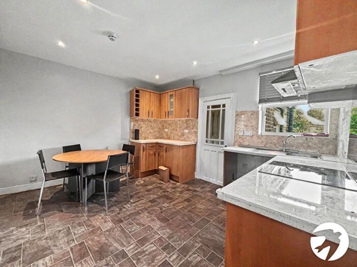 3 Bedroom Flat To Rent In Brook Street, Erith, DA8
