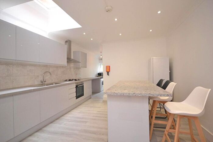 5 Bedroom Terraced House To Rent In Grange Avenue, University Area, RG6