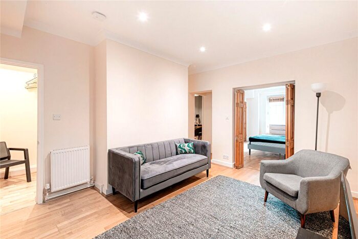 2 Bedroom Flat To Rent In Cambridge Gardens, London, W10