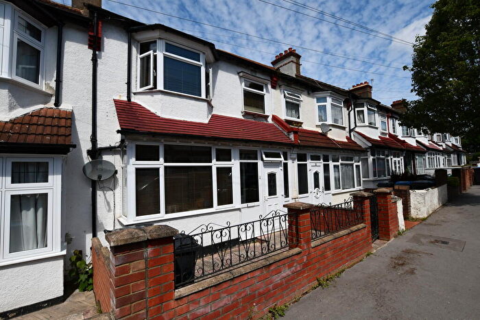 3 Bedroom Terraced House For Sale In Kitchener Road, Thornton Heath, CR7
