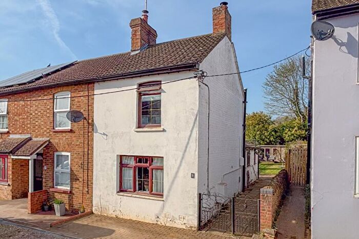 2 Bedroom End Of Terrace House For Sale In Thomas Street, Heath And Reach, LU7