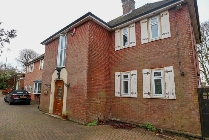 5 Bedroom Detached House To Rent In Hollinghurst Road, St. Leonards-On-Sea, TN37